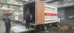 Moving with tailgate