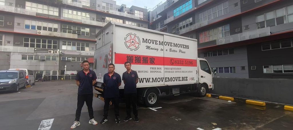 Why Moving Services Need Tailgate Trucks