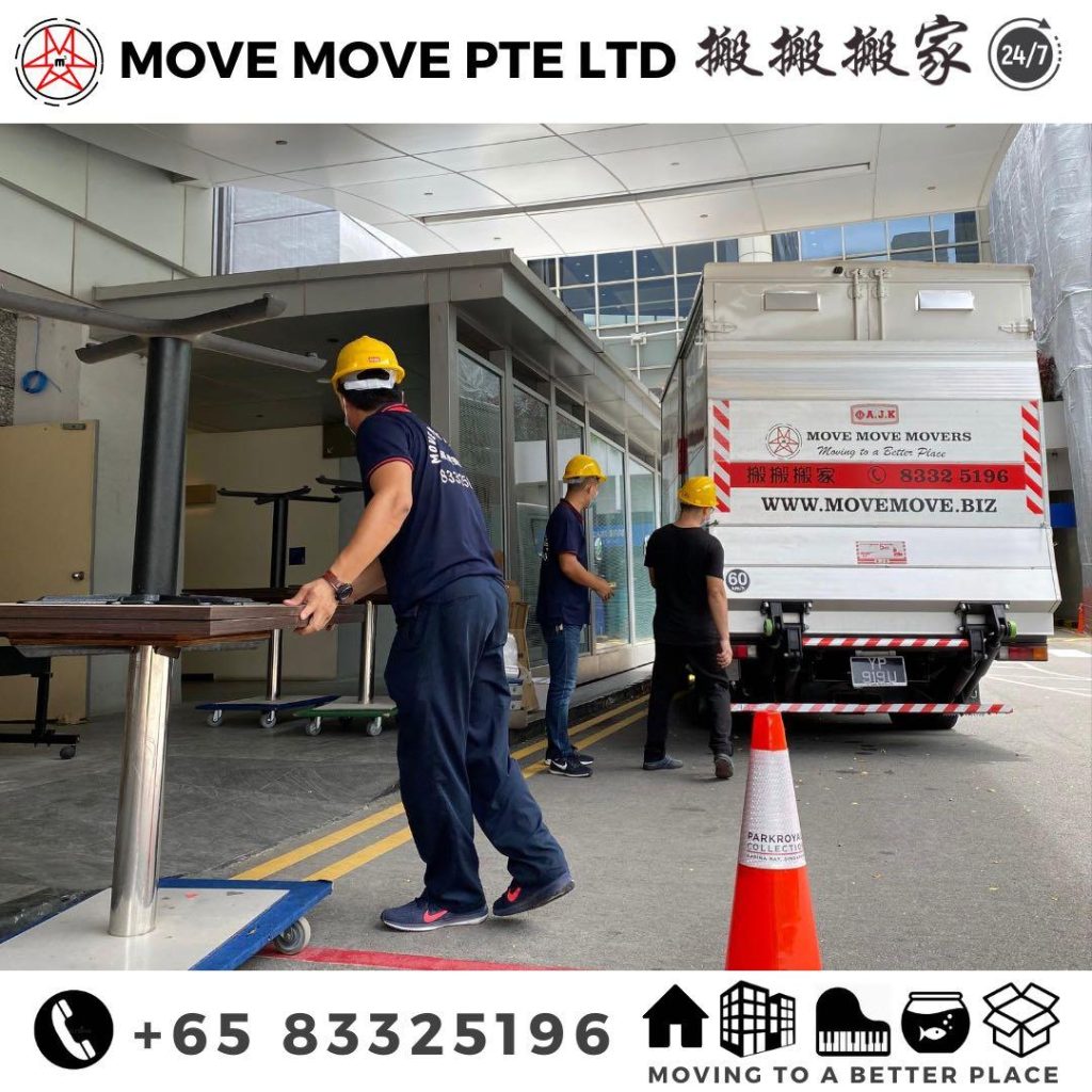 Move move movers chinese commercial moving service scene – move move movers – move move movers Move Move Movers branded lorry and crew handling commercial moving items in Singapore